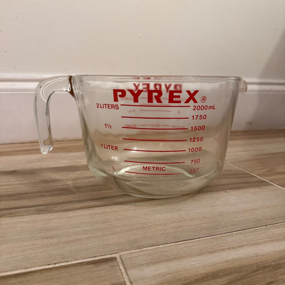 Vintage Pyrex 8 Cup 2 Quart Glass Measuring Cup Red Lettering 564 D-Handle USA